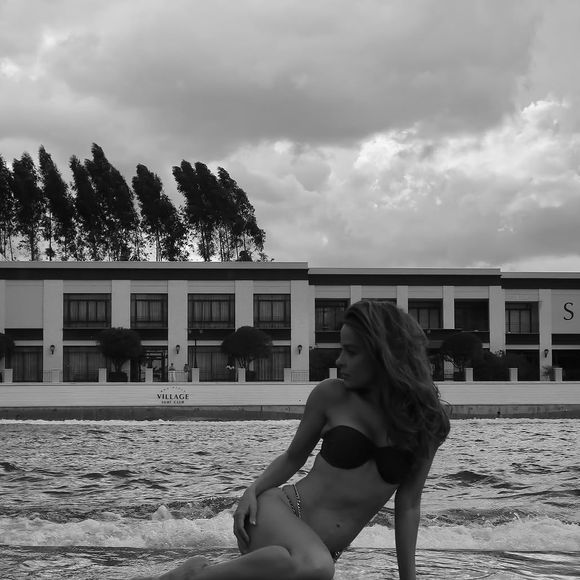 Após polêmica com magreza, Maiara foi defendida por fã em novas fotos de biquíni: ‘Cadê os que criticavam ela? Todos se calaram!’