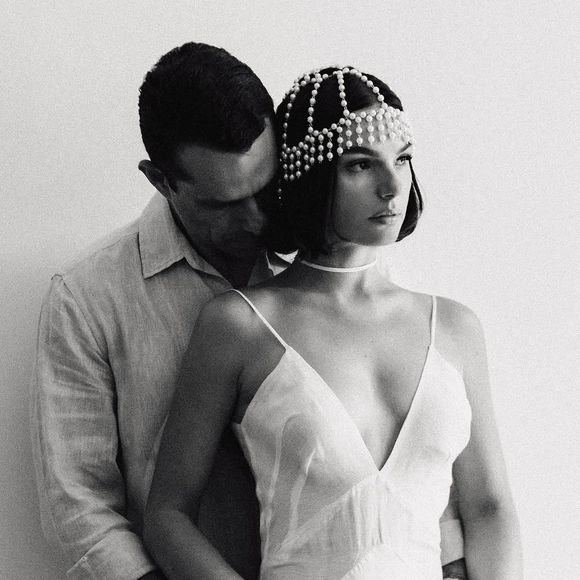 A cerimônia no civil de Isis Valverde de Marcus Buaiz também aconteceu discretamente na véspera de Natal, sem alarde na mídia.