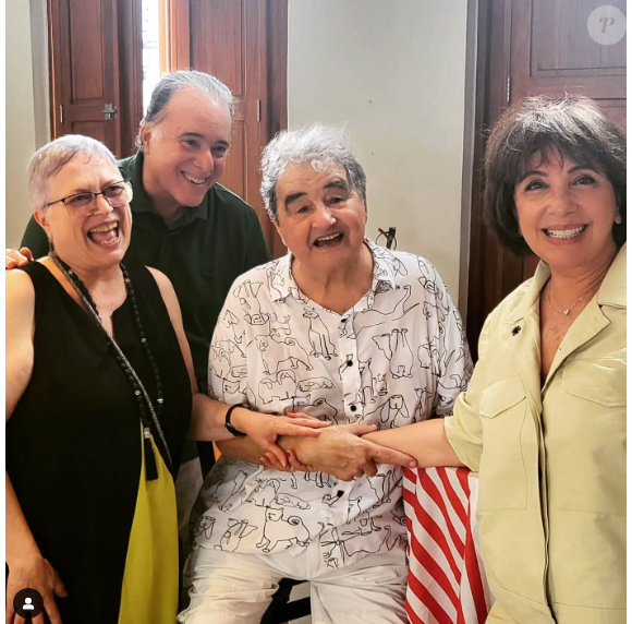 Otávio Augusto, em comemoração aos 80 anos de idade, com a esposa Cristina Mullins, o ator Tony Ramos e sua esposa