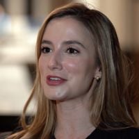 O hábito supersticioso e inusitado da bilionária mais jovem do mundo ao levantar da cama: quase todo mundo pode fazer e é gratuito