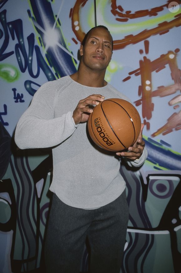 Dwayne Johnson começou a ficar famoso no início dos anos 2000, quando despontou para o mundo