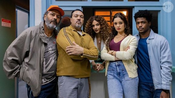 Joaquim (Marcos Palmeira), Misael (Belo), Viviane (Gabriela Loran), Gerluce (Sophie Charlotte) e Junior (Guthierry Sotero) na novela Três Graças