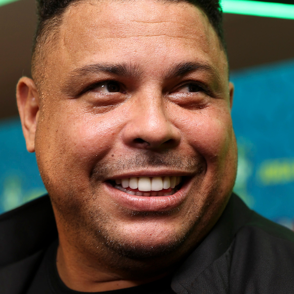 O ex-jogador Ronaldo Fenômeno foi convidado por Serginho Groisman para o palco