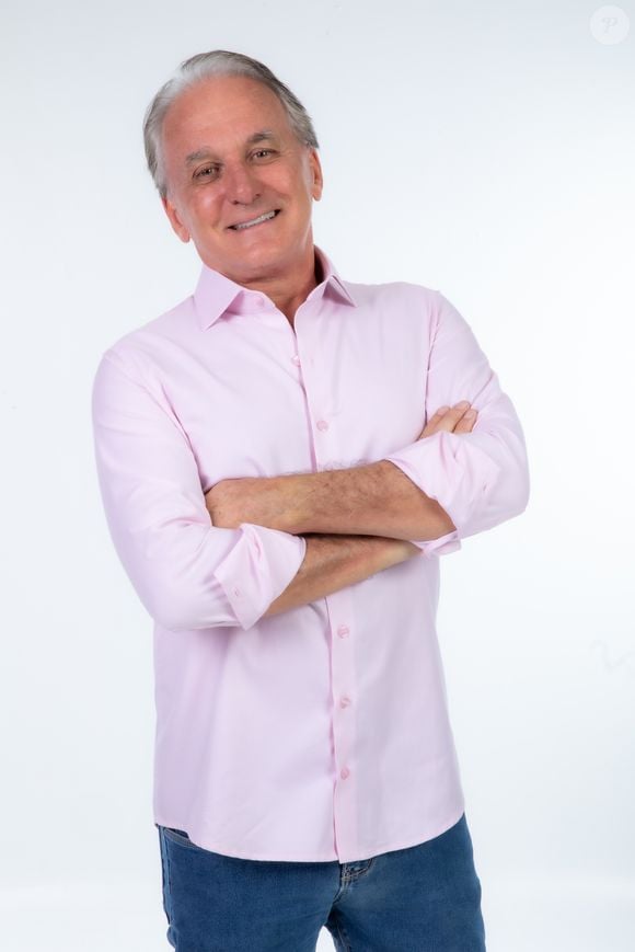 Otávio Mesquita ganhou defesa de Ratinho na TV após acusação de estupro feita por Juliana Oliveira vir à tona: defesa da ex-produtora do SBT também questiona isso