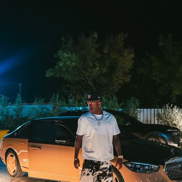 Vini Jr. ganhou mais de 512 mil novos seguidores nesta terça-feira (28), data em que oficializou o namoro com Virgínia Fonseca