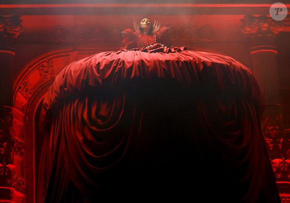 Spoiler: o show tem 5 atos, dezenas de figurinos e uma frase que você vai ouvir até em sonho