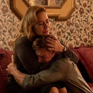 Lígia (Palomma Duarte) e Beto (Pedro Novaes) têm uma conversa emocionante e se reconciliam no final de 'Garota do Momento'