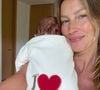 No Dia das Mães, Gisele Bündchen surgiu com o filho mais novo, River, nascido em fevereiro de 2025 e fruto do seu relacionamento com Joaquim Valente