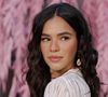 Bruna Marquezine chama atenção em editorial da Vogue Brasil com sandália de luxo que ganhou uma “gêmea brasileira” criada por marca sustentável de Goiânia