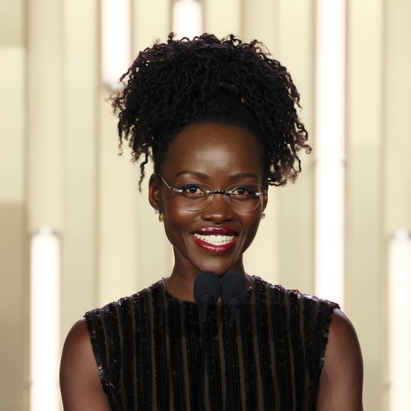 Lupita Nyong’o revelou que retirou 30 miomas uterinos em uma única cirurgia e fez alerta sobre dor feminina
