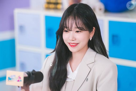 Jo Yu-ri interpreta Oh Ro-si em 'Mimicus', uma jovem idol que retorna à escola de artes em busca de sua verdadeira identidade