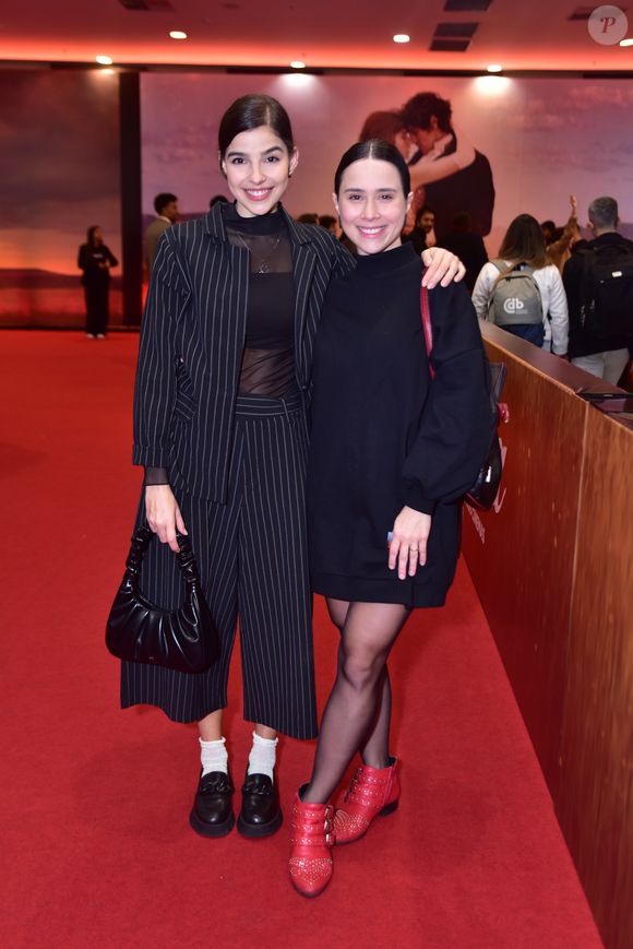 Gabriela Medvedovski e Daphne Bozaski a Juquinha e a Lucélia da novela 'TrÊs Graças', se encontraram na pré-estreia de filme em 2023