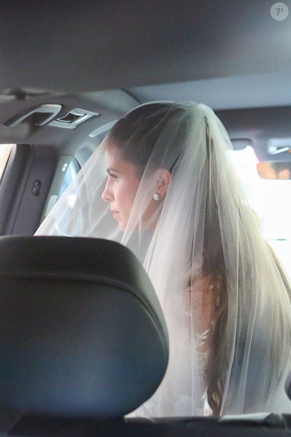 Giulia Be aparece dentro do carro a caminho do casamento com Conor Kennedy, realizado neste sábado (10), na Igreja Nossa Senhora do Carmo da Antiga Sé, no Centro do Rio de Janeiro