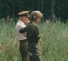 Em 1988, Lady Di voltou a aparecer com o clássico tênis de cano alto, desta vez combinado a um macacão de sarja verde militar durante uma visita ao Royal Hampshire Regiment, mostrando sua habilidade para transformar peças esportivas em elementos de estilo