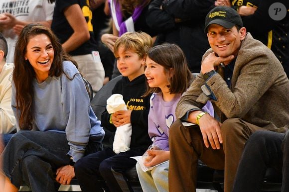 Ashton Kutcher e Mila Kunis têm dois filhos: Wyatt Isabelle e Dimitri Portwood