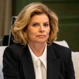 Odete Roitman (Debora Bloch) ficará com ódio de Solange (Alice Wegmann) em Vale Tudo