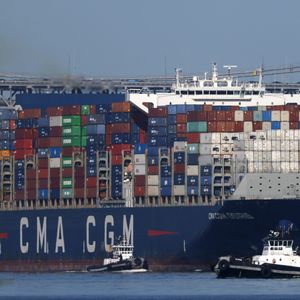 Produtos chineses devem ficar significativamente mais caros nos EUA após nova tarifa de 125%.