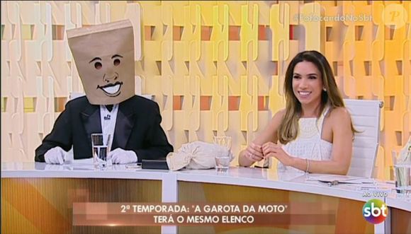 Dudu Camargo estreou como apresentador no 'Fofocando' vivendo o 'Homem do Saco'