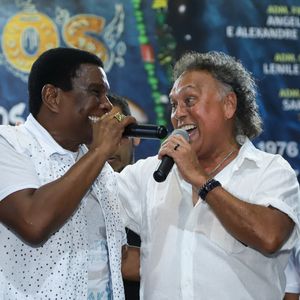 Neguinho da Beija-Flor fora do carnaval: em último ensaio na quadra, intérprete cantou com Paulinho Mocidade