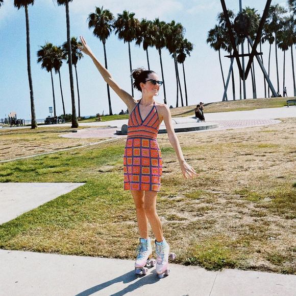 Escoliose é combatida com prática de pilates 'porque atua no fortalecimento dos músculos ao redor da coluna, melhora a postura e ajuda a aliviar desconfortos'