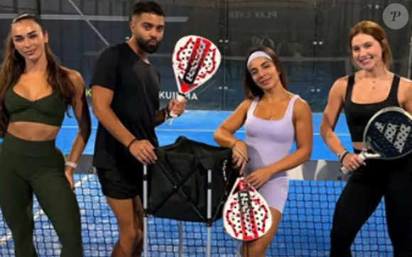 Nessas idas, a influenciadora passou a estreitar laços com Tainá Militão, mulher do zagueiro Éder Militão, companheiro de clube de Vinicius.