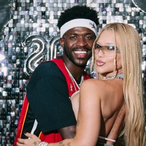 Virginia Fonseca e Vini Jr. viveram um relacionamento marcado por declarações públicas de amor, viagens e momentos compartilhados nas redes sociais. Após uma separação em maio e uma reconciliação em julho de 2026, o casal voltou a terminar