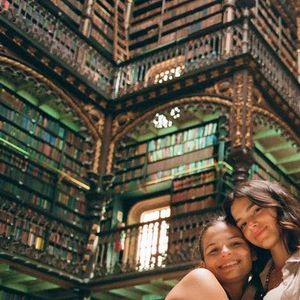 Irmã de Bruna Marquezine, Luana acompanhou a atriz durante sua moradia nos Estados Unidos