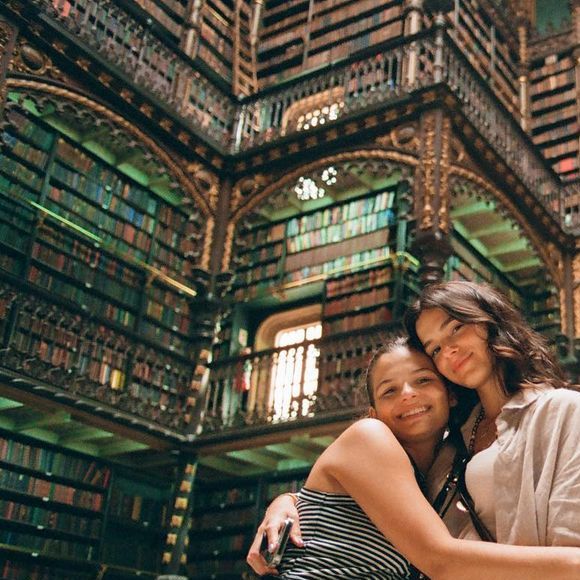 Irmã de Bruna Marquezine, Luana acompanhou a atriz durante sua moradia nos Estados Unidos