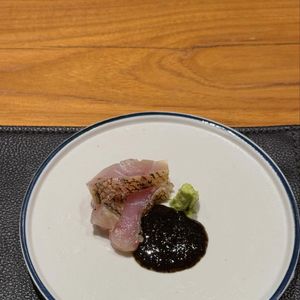 Reconhecido pelo Guia Michelin, o Makoto San aposta em um menu omakase, sem opções à la carte, e cobra R$ 1.000 por pessoa pela experiência