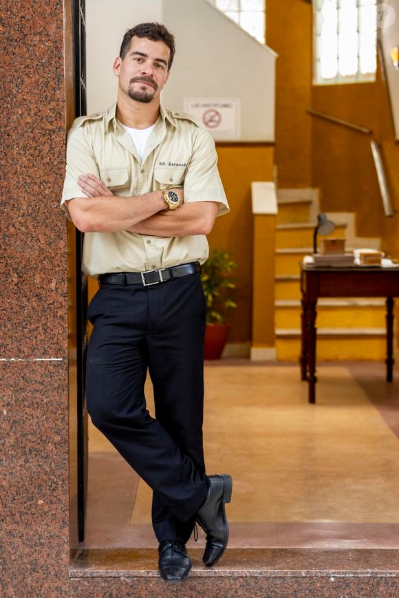 Após se endividar ao se envolver em apostas, Vasco vai vender morango do amor na novela "Vale Tudo"