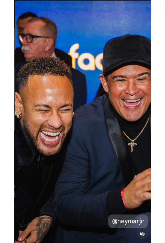A homenagem de Neymar a Bruno Avelar provocou críticas nas redes sociais por causa da foto escolhida pelo jogador