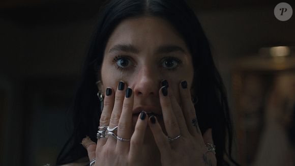 O sucesso de 'Ago horrível vai acontecer' prova que o terror psicológico ainda domina o streaming.