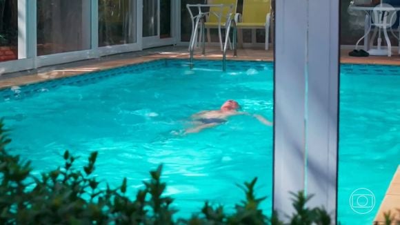 Ary Fontoura tem uma piscina grande em sua casa e sempre a usa para praticar natação