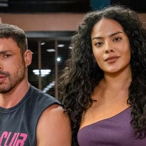 Teve cena de beijo e de sexo! Como foram as 7h de gravações de Bella Campos e Cauã Reymond para 'Vale Tudo' após série de polêmicas