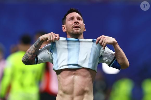 Enquanto se prepara para enfrentar a Suíça nas quartas de final da Copa do Mundo de 2026, Lionel Messi voltou aos holofotes por um motivo fora dos gramados: um sincero relato sobre sua personalidade reservado, divulgado em entrevista à Luzu TV em janeiro de 2026