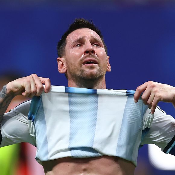 Enquanto se prepara para enfrentar a Suíça nas quartas de final da Copa do Mundo de 2026, Lionel Messi voltou aos holofotes por um motivo fora dos gramados: um sincero relato sobre sua personalidade reservado, divulgado em entrevista à Luzu TV em janeiro de 2026