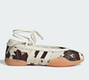Tênis Taekwondo Mei da Adidas vira febre em 2026 ao unir conforto, elegância e estética inspirada nas sapatilhas de balé