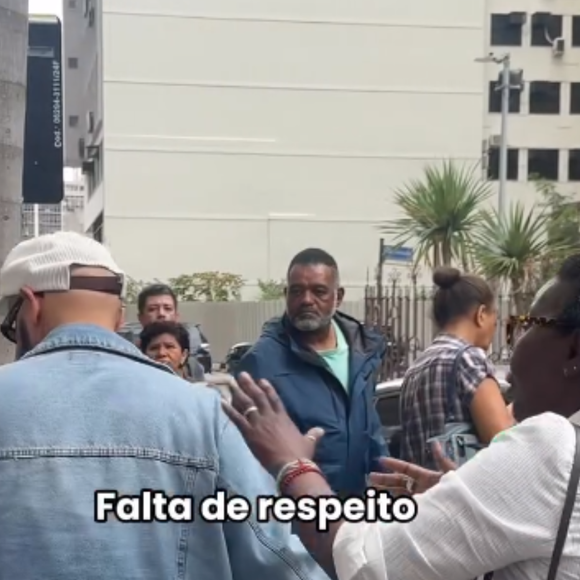 ‘Não quer um apartamento?’, disparou uma mulher enquanto seguia e tocava Gominho no meio da rua. O registro veio à tona na página @oquefazernorio e causou revolta