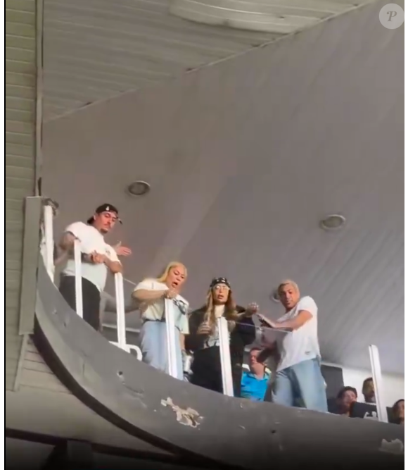 Rafaella Santos reagiu e discutiu com os torcedores, deixando a grade acrílica e se afastando em seguida