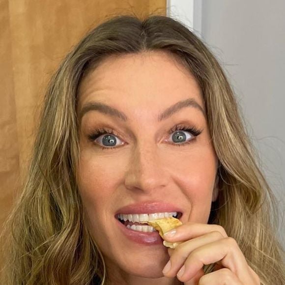 Gisele Bündchen ensina um pão de banana de liquidificador ótimo para quem deseja emagrecer: receita não leva açúcar e não tem glúten