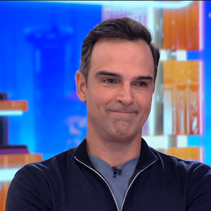 A morte de Oscar Schmidt também comoveu os fãs do "BBB 26". Irmão do apresentador Tadeu Schmidt, a lenda do basquete deixa uma trajetória histórica que marcou o esporte brasileiro