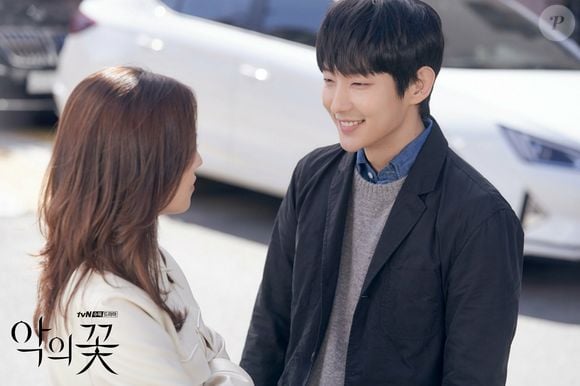 Em 'Flower of Evil', Baek Hee-sung é um marido aparentemente perfeito e que vive uma vida tranquila com a esposa