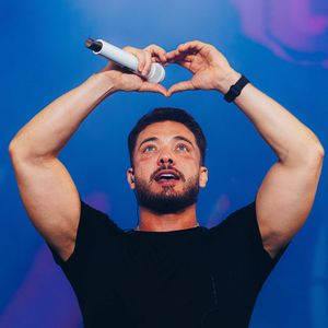 Wesley Safadão gravou um DVD no mesmo dia em que o filho passava pela cirurgia