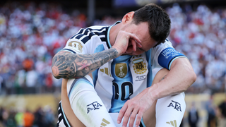 2,1 milhões de likes em 30 minutos: aos 39 anos e em provável última Copa do Mundo, Messi ganha apoio ao revelar dor intensa em 1º post após derrota da Argentina para Espanha na final