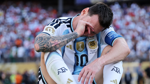 2,1 milhões de likes em 30 minutos: aos 39 anos e em provável última Copa do Mundo, Messi ganha apoio ao revelar dor intensa em 1º post após derrota da Argentina para Espanha na final