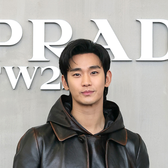 "Era um segredo bem conhecido na indústria do entretenimento que Kim Soo-hyun e a atriz A estavam namorando, então é improvável que ele estivesse saindo com Kim Sae-ron ao mesmo tempo", disse uma fonte