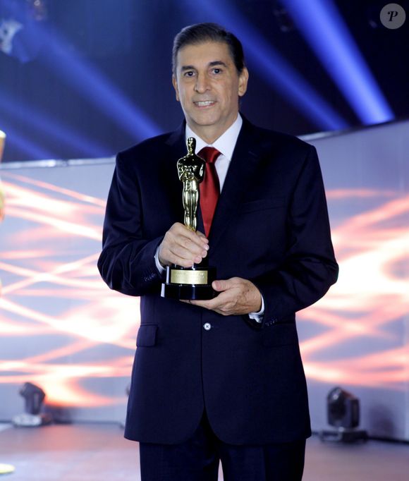 Carlos Nascimento ficou 9 meses longe do trabalho por conta de tratamento contra câncer