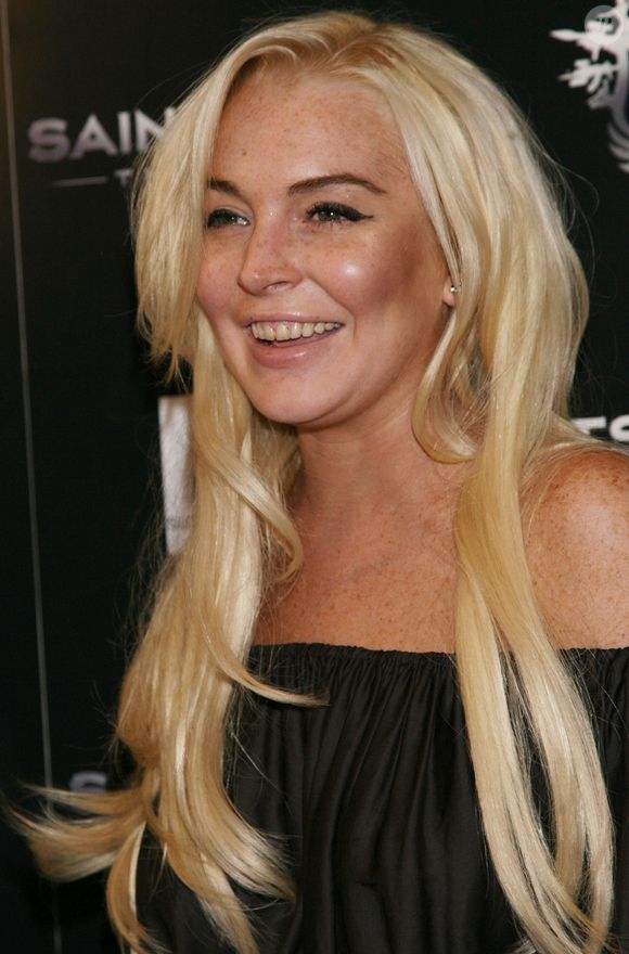 Lindsay Lohan já passou por muitas transformações em seu rosto e envolveu em polêmicas na carreira