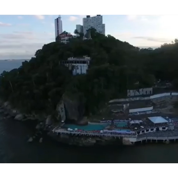 O evento terá início às 14h, em um cenário com vista privilegiada, perfeito para registros luxuosos, segundo o jornalista Felipeh Campos e reproduzidas pelo portal Leo Dias.