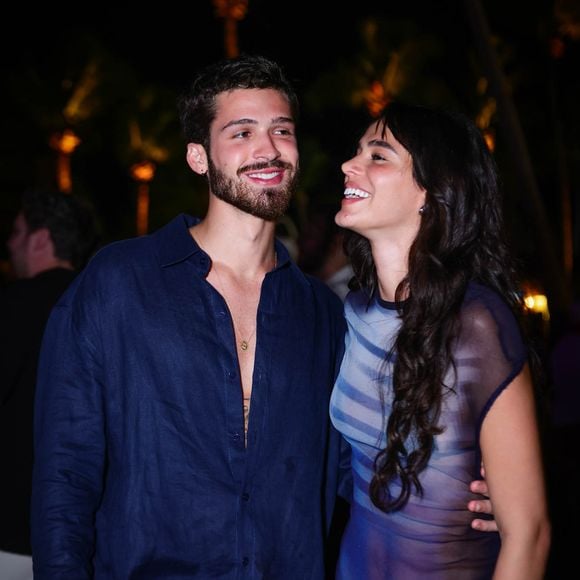 Bruna Marquezine e João Guilherme estão em Japaratinga, em Alagoas, para curtir o badalado Réveillon Mil Sorrisos